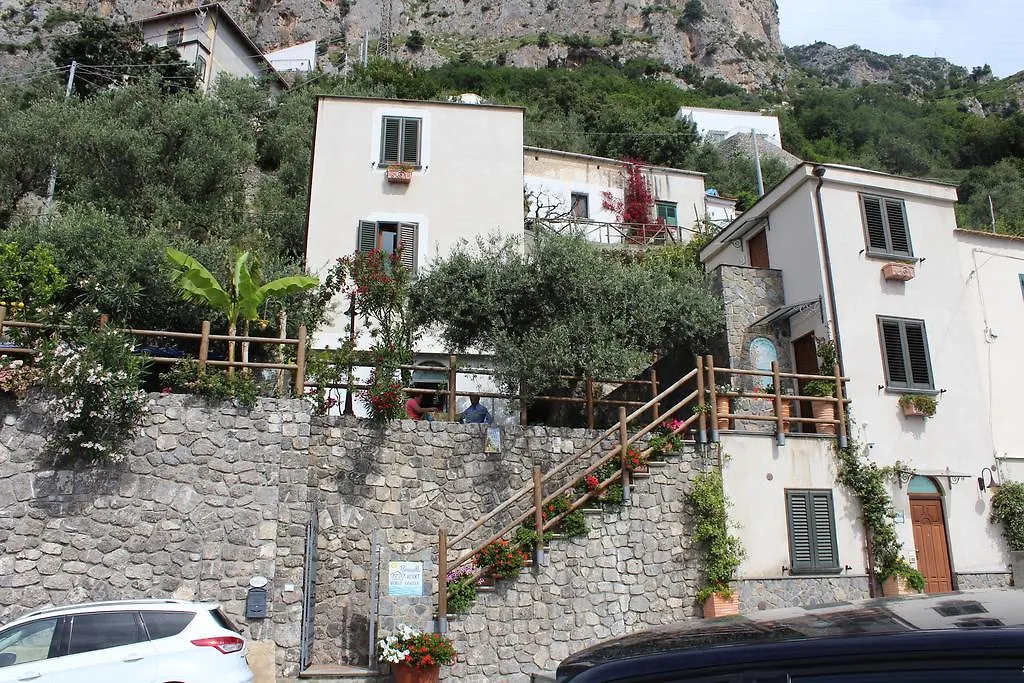 Bed and Breakfast World Center à Amalfi Couette-café